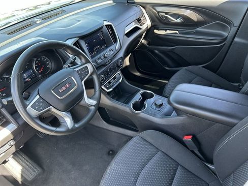 Used 2024 GMC Terrain SLE FWD image 9