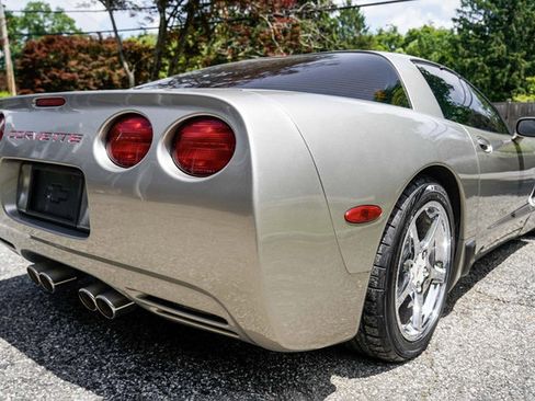 Used 2000 Chevrolet Corvette Coupe w/ Roof Pkg RWD image 65