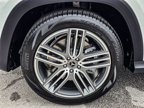 New 2026 Mercedes-Benz GLS 450 4MATIC image 9