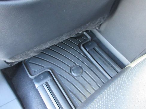 Used 2025 Toyota Sienna Platinum AWD/4WD image 31