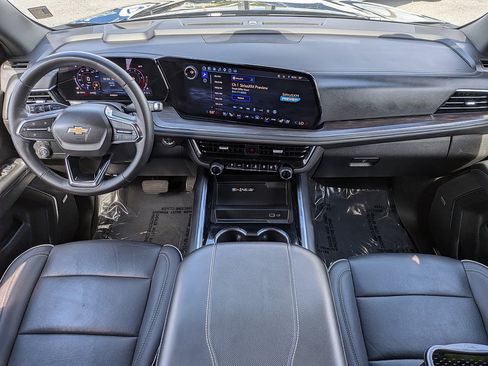 Certified 2025 Chevrolet Suburban Premier AWD/4WD image 14