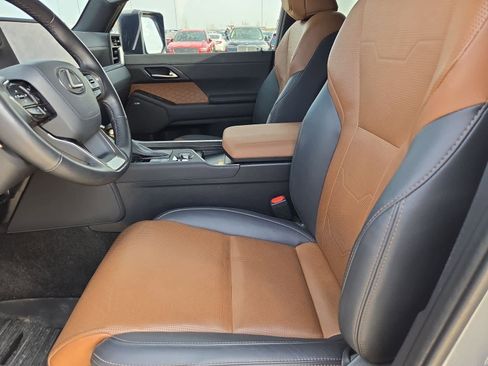 Used 2024 Lexus GX 550 w/ Accessory Package (31) image 15