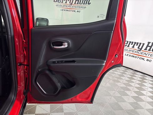 Used 2023 Jeep Renegade Latitude image 26