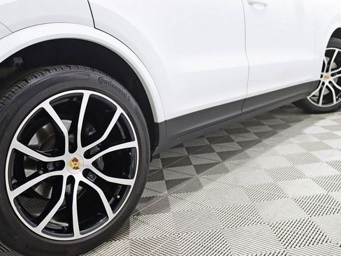 Used 2023 Porsche Cayenne Platinum Edition image 11