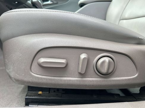 Used 2017 Chevrolet Malibu Hybrid w/ Leather Package image 13