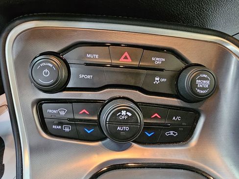 Used 2021 Dodge Challenger SXT RWD image 31