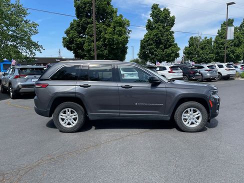 Used 2023 Jeep Grand Cherokee Laredo w/ Luxury Tech Group I AWD/4WD image 6
