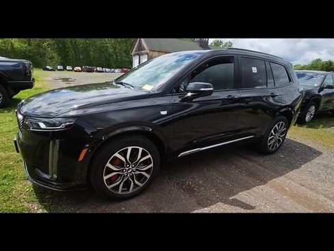 Certified 2025 Cadillac XT6 Sport w/ Technology Package AWD/4WD image 1