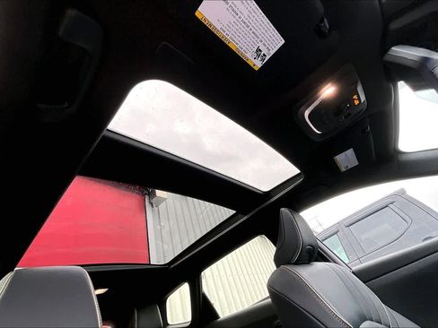 Certified 2025 Toyota Crown Signia image 13