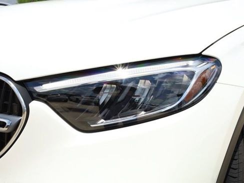 Certified 2025 Mercedes-Benz GLC 300 image 9