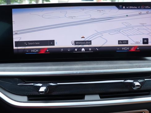 Used 2025 BMW X5 xDrive40i w/ M Sport Package AWD/4WD image 32