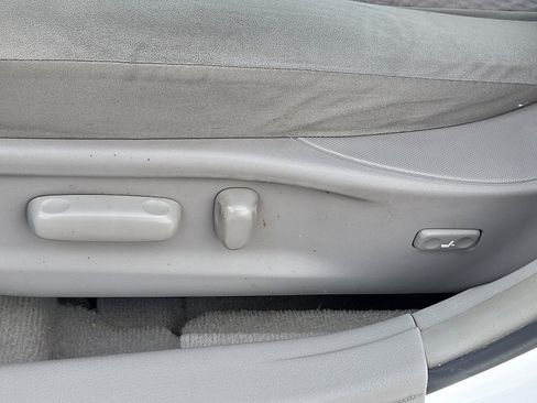 Used 2011 Toyota Camry LE image 14