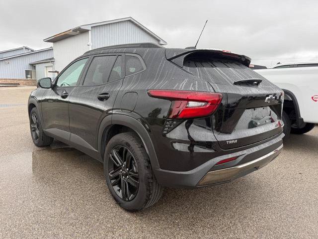 Used 2025 Chevrolet Trax ACTIV w/ Sunroof Package FWD image 3