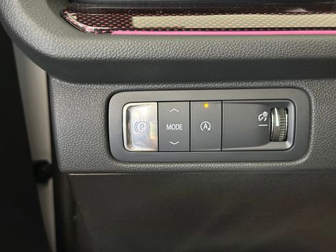 Used 2024 Chevrolet Traverse RS FWD image 24