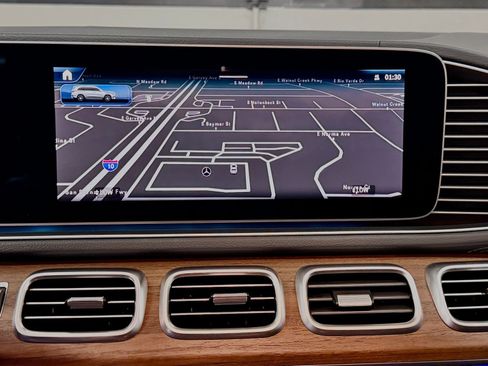 Used 2025 Mercedes-Benz GLS 450 4MATIC image 33