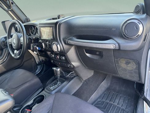 Used 2013 Jeep Wrangler Unlimited Sport AWD/4WD image 17