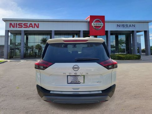Used 2023 Nissan Rogue SV FWD image 3