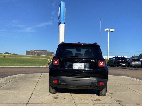 Used 2023 Jeep Renegade Latitude AWD/4WD image 10