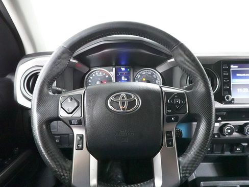 Used 2020 Toyota Tacoma SR5 RWD image 11