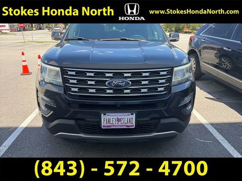 Used 2017 Ford Explorer Limited w/ Equipment Group 301A FWD image 9