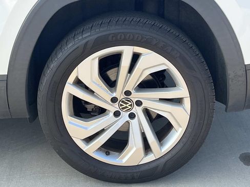 Used 2020 Volkswagen Atlas Cross Sport SE FWD image 11