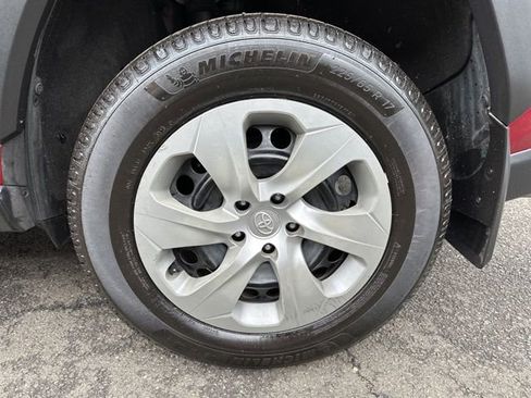 Used 2020 Toyota RAV4 LE image 30