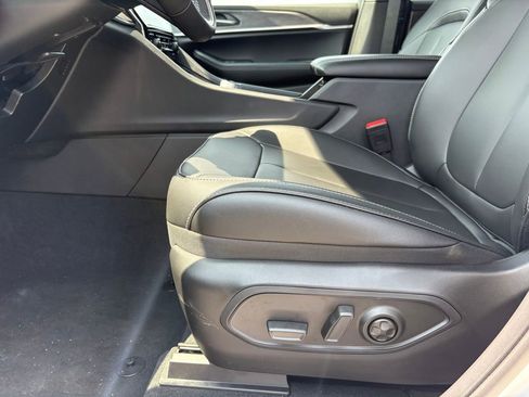 New 2025 Jeep Grand Cherokee L Limited image 15