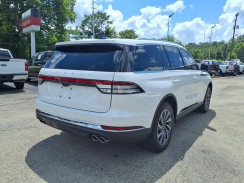Used 2025 Lincoln Aviator AWD image 3