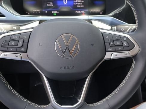 Certified 2023 Volkswagen Taos SE FWD image 20