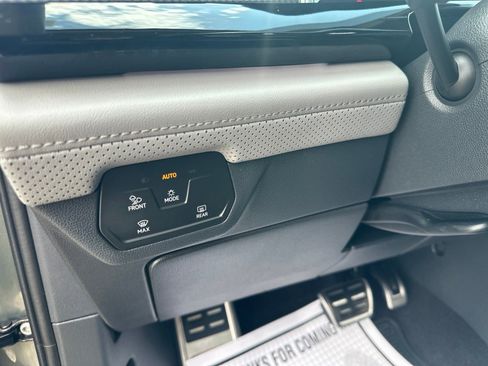 Certified 2024 Volkswagen Atlas Peak Edition SE AWD/4WD image 14