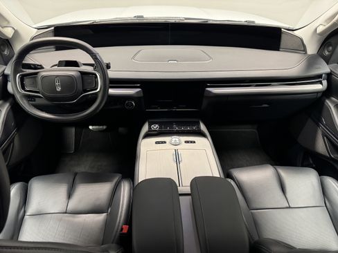 Used 2025 Lincoln Navigator L Reserve image 21