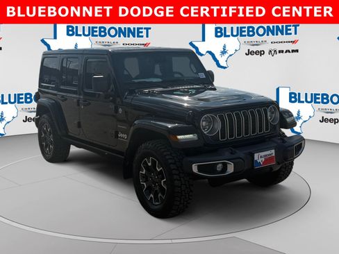 Used 2024 Jeep Wrangler Unlimited Sahara w/ Technology Group AWD/4WD image 3