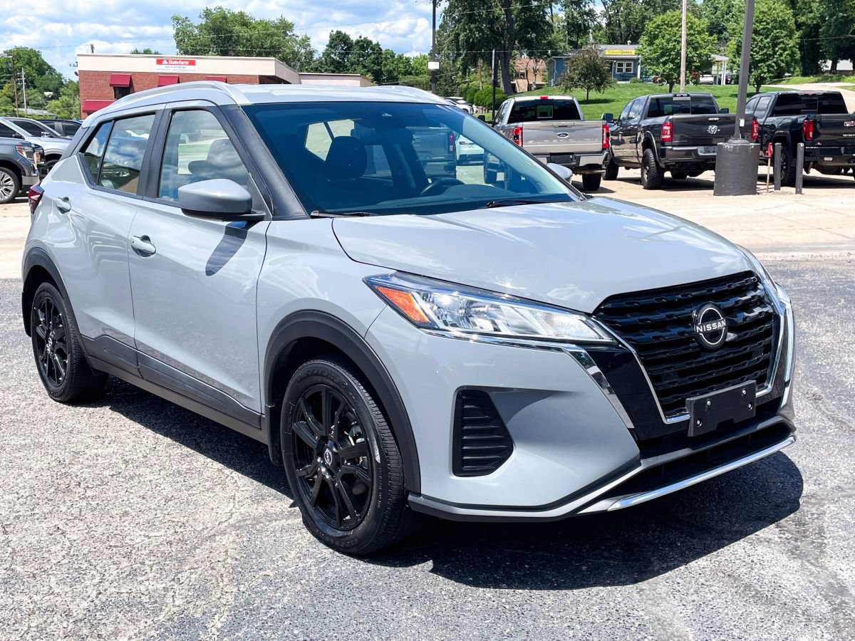Used 2023 Nissan Kicks SV FWD image 2