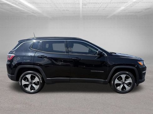 Used 2018 Jeep Compass Latitude AWD/4WD image 2