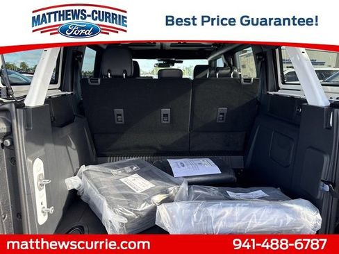 New 2025 Ford Bronco Badlands image 13