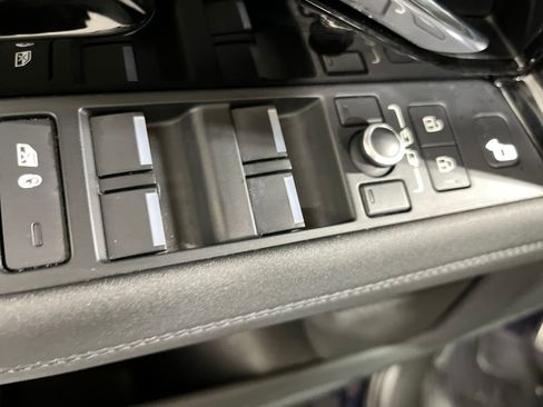 Used 2022 Land Rover Range Rover Evoque R-Dynamic SE image 14