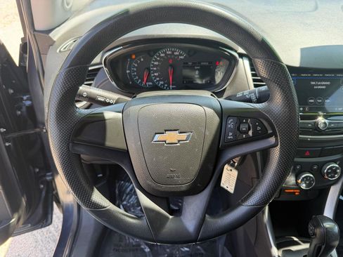 Used 2018 Chevrolet Trax LS AWD/4WD image 16