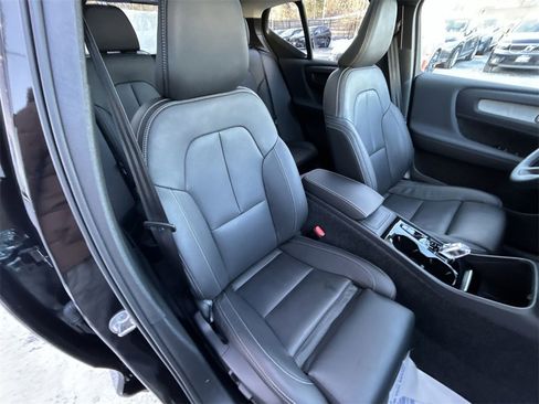 Certified 2025 Volvo XC40 B5 Plus image 25