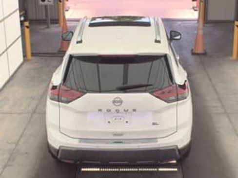 Used 2025 Nissan Rogue SL w/ SL Premium Package FWD image 2