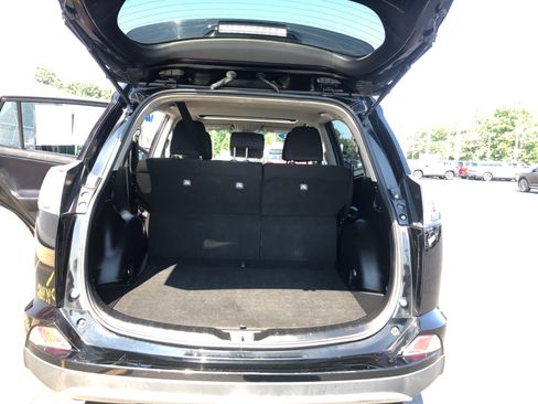 Used 2018 Toyota RAV4 XLE w/ Plus Extra Value Package AWD/4WD image 29