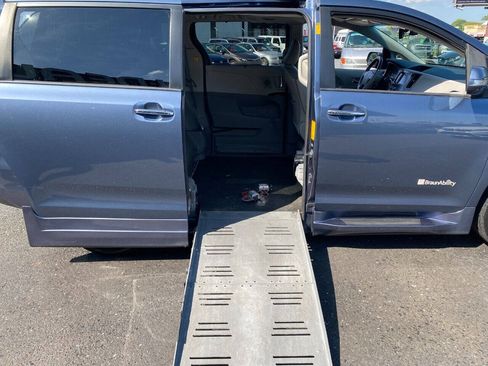 Used 2013 Toyota Sienna Limited w/ Premium Pkg FWD image 1