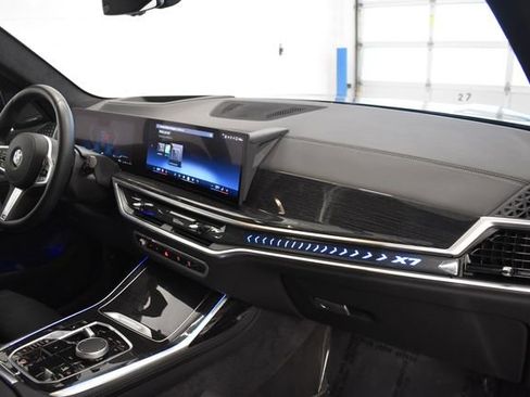 Used 2026 BMW X7 xDrive40i AWD/4WD image 18