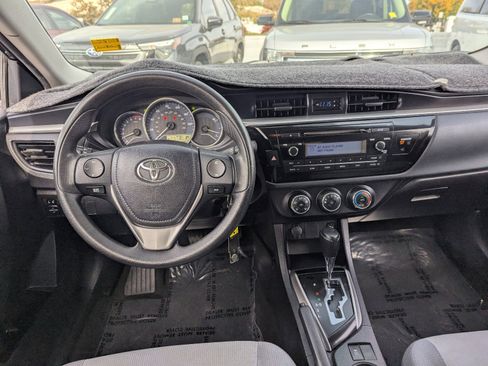 Used 2015 Toyota Corolla L image 14