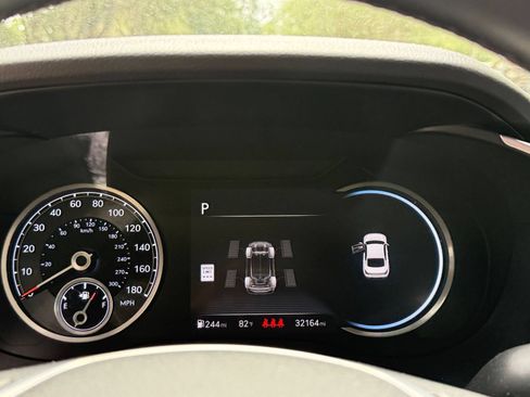 Used 2025 Genesis G70 2.5T AWD/4WD image 40