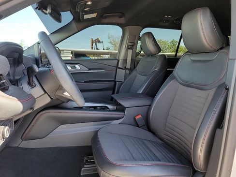 Used 2025 Ford Explorer ST-Line w/ Premium Package RWD image 12