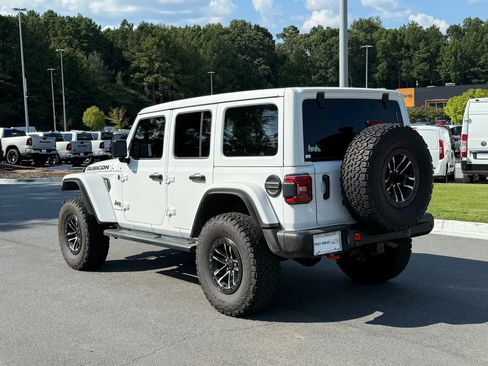 Used 2025 Jeep Wrangler Unlimited Rubicon AWD/4WD image 3