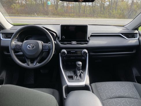 Used 2023 Toyota RAV4 XLE image 12