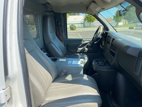 Used 2015 Chevrolet Express 2500 image 16