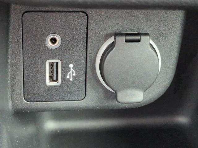 Used 2019 Nissan Kicks SR w/ Exterior Electronics Package FWD image 21