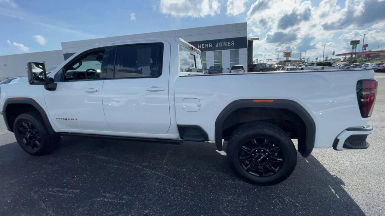 Used 2024 GMC Sierra 2500 AT4 w/ AT4 Premium Plus Package AWD/4WD image 3